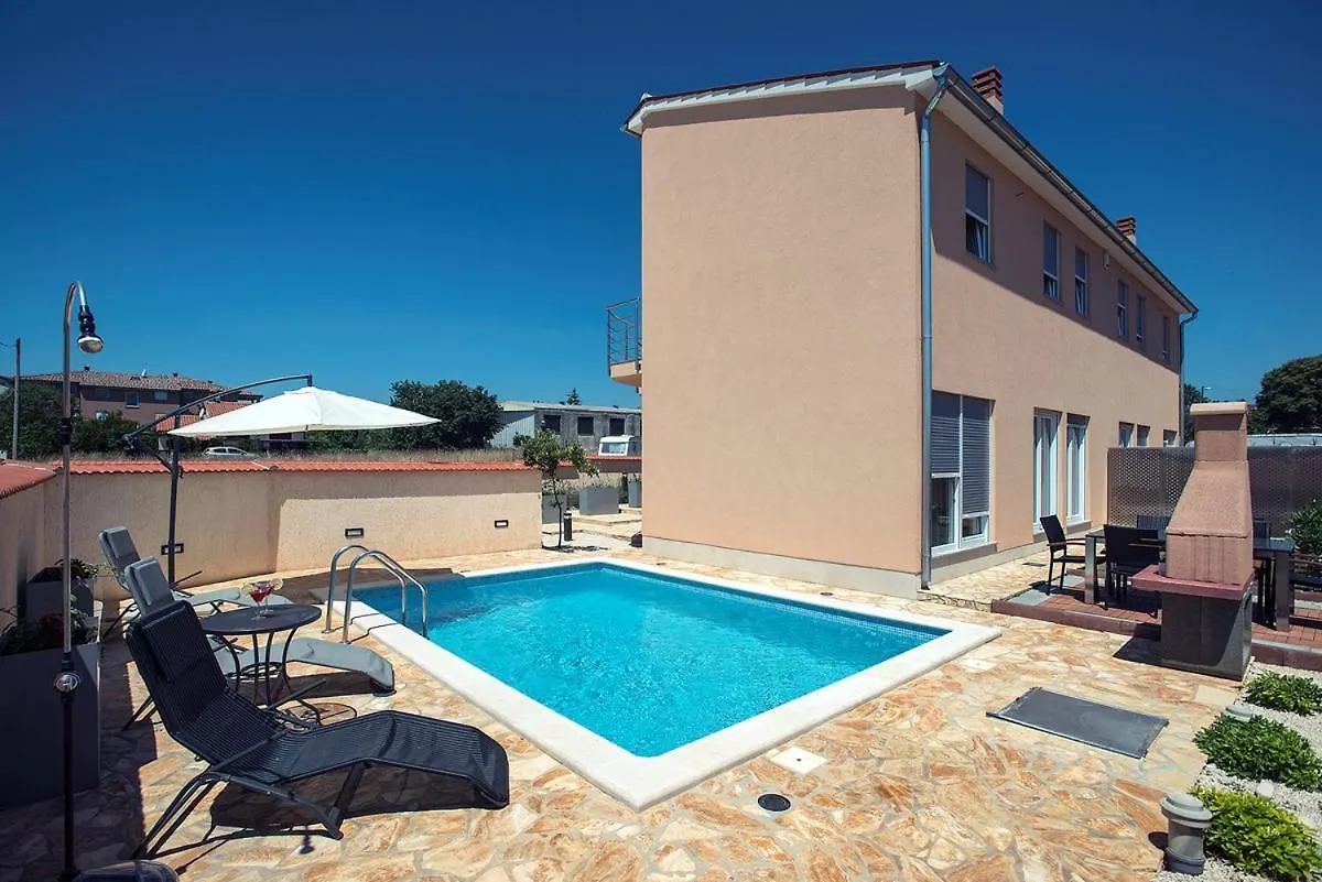 Villa Lara I Liznjan Holiday home